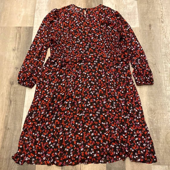 Black and red floral print flowy long sleeve dress. - Picture 5 of 6